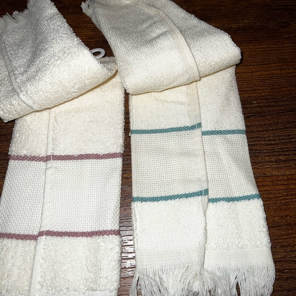 Two Vintage Charles Craft Cross Stitch Collectible Small Handheld Towels - Picture 8 of 12
